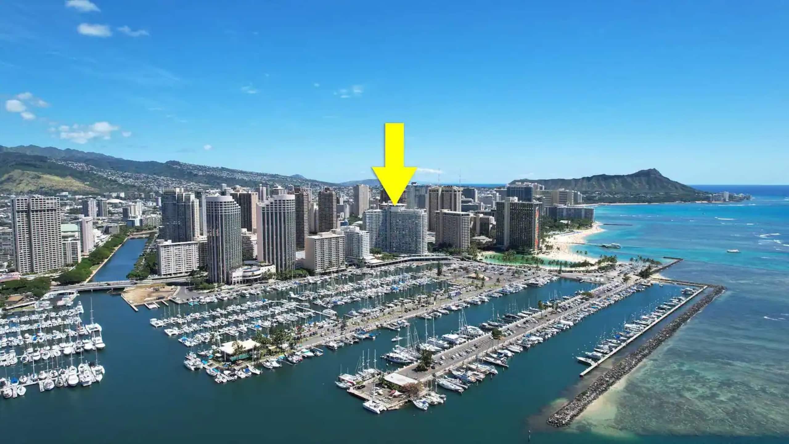 Condo in Honolulu · ★4.72 · 1 bedroom · 2 beds · 1 private bath - Image 16