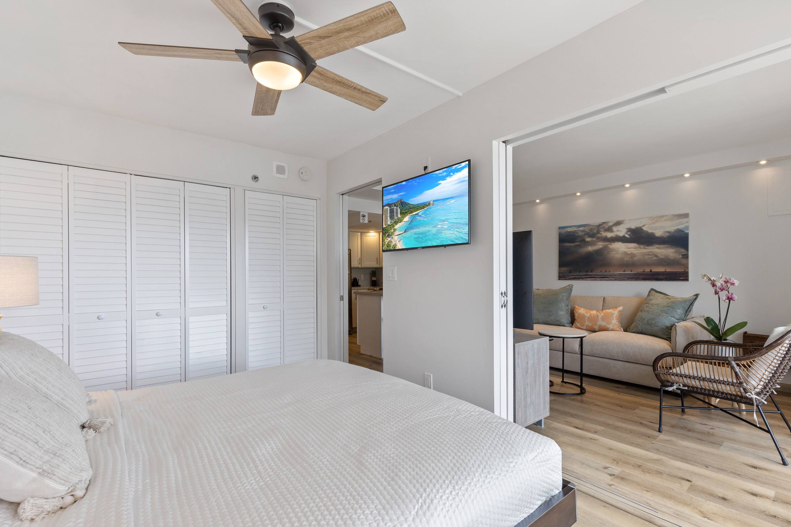 Condo in Honolulu · ★4.72 · 1 bedroom · 2 beds · 1 private bath - Image 7