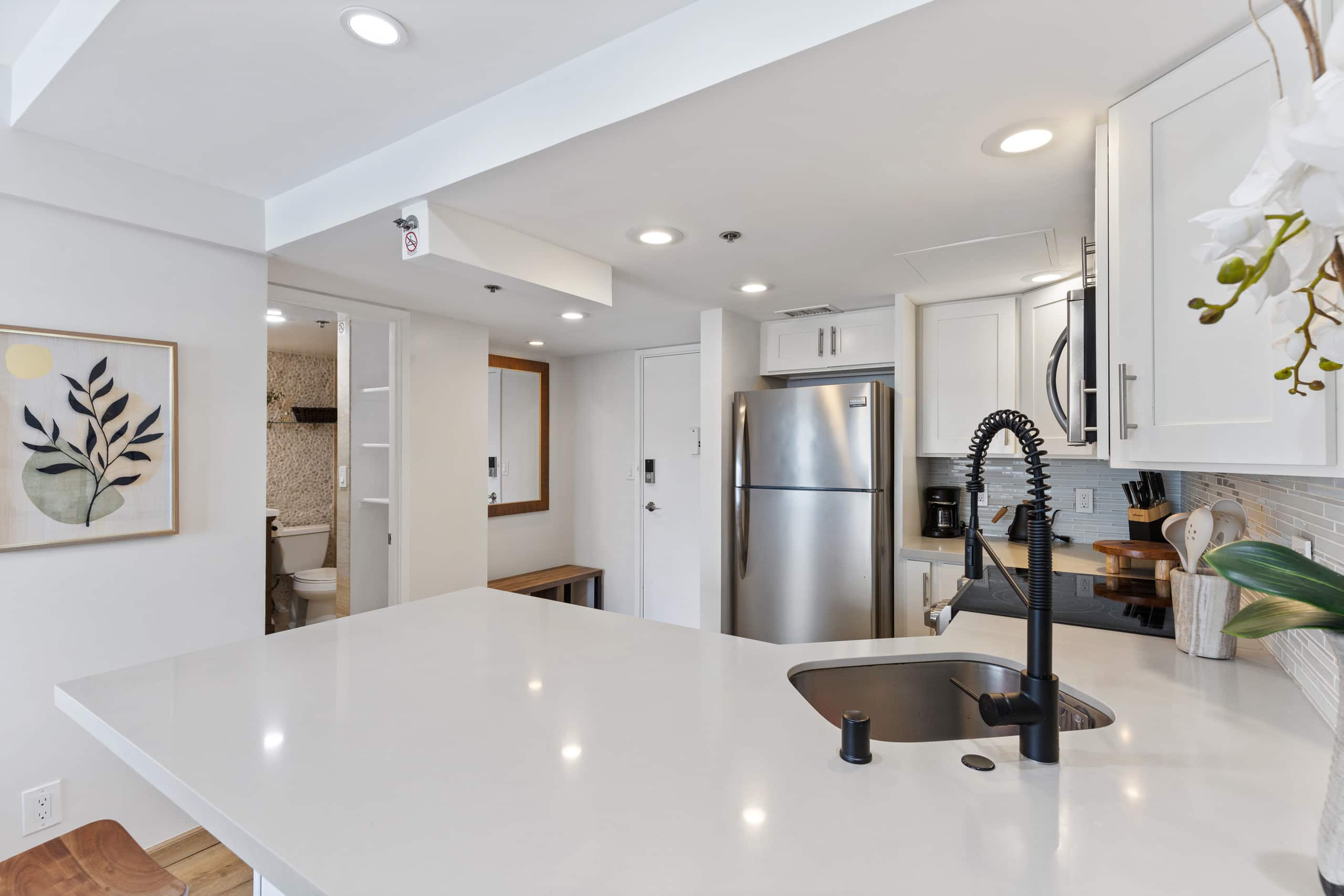 Condo in Honolulu · ★4.72 · 1 bedroom · 2 beds · 1 private bath - Image 13
