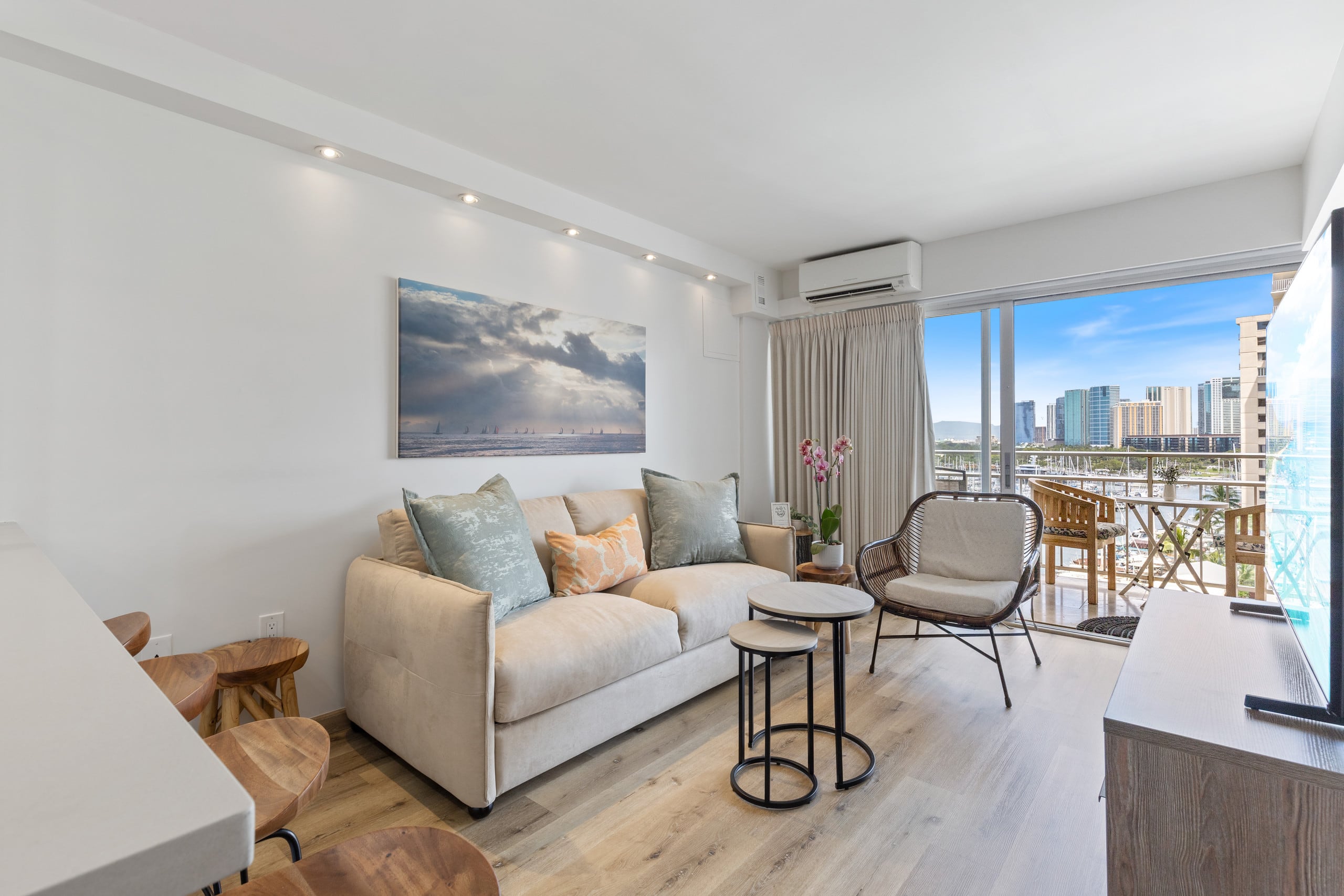 Condo in Honolulu · ★4.72 · 1 bedroom · 2 beds · 1 private bath - Image 3