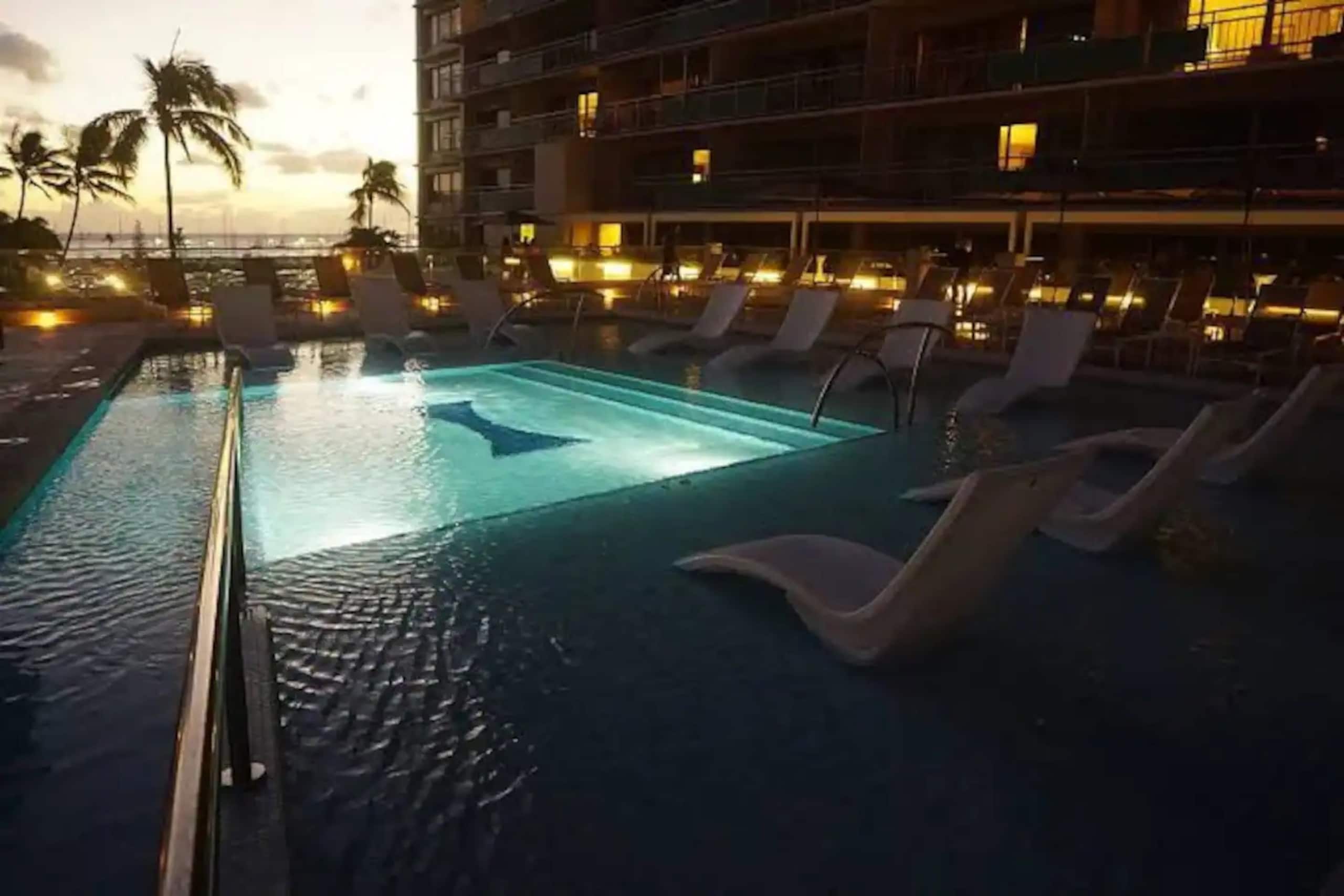Condo in Honolulu · ★4.72 · 1 bedroom · 2 beds · 1 private bath - Image 22