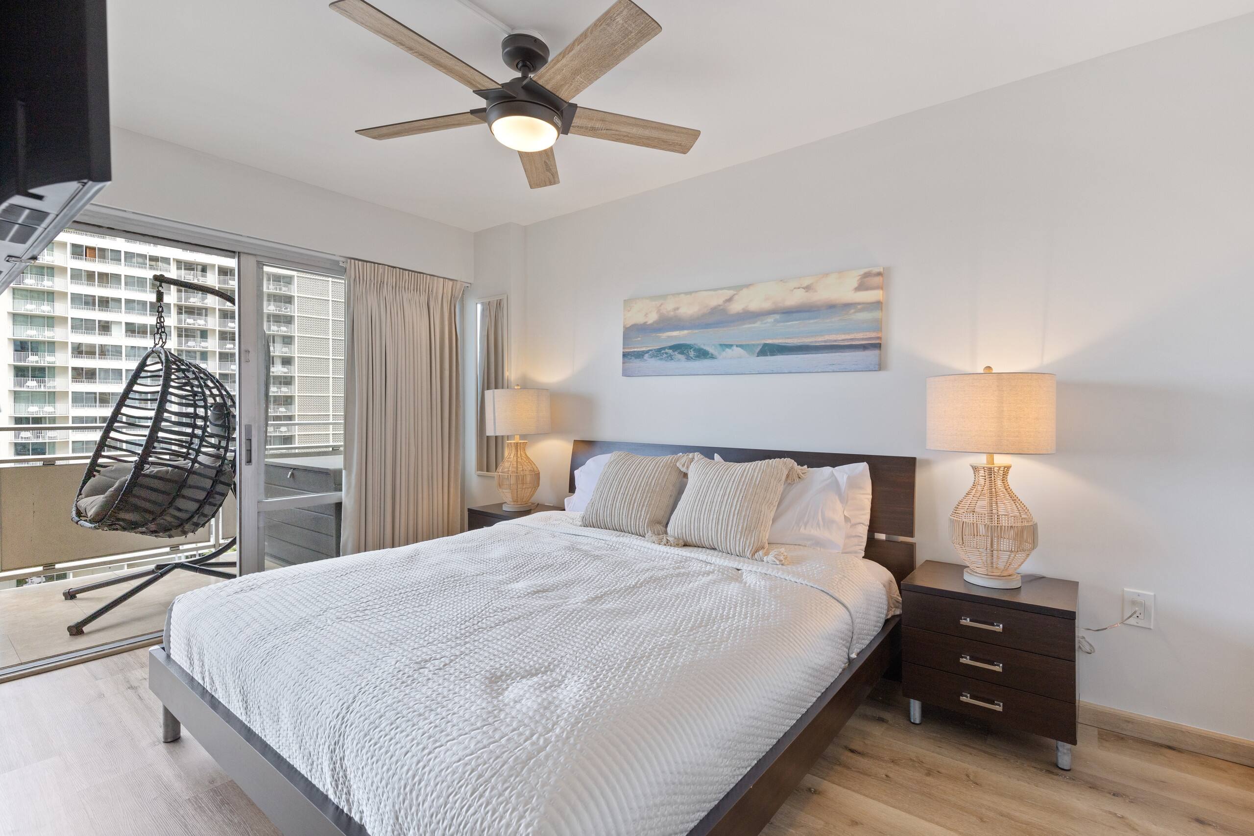 Condo in Honolulu · ★4.72 · 1 bedroom · 2 beds · 1 private bath - Image 8