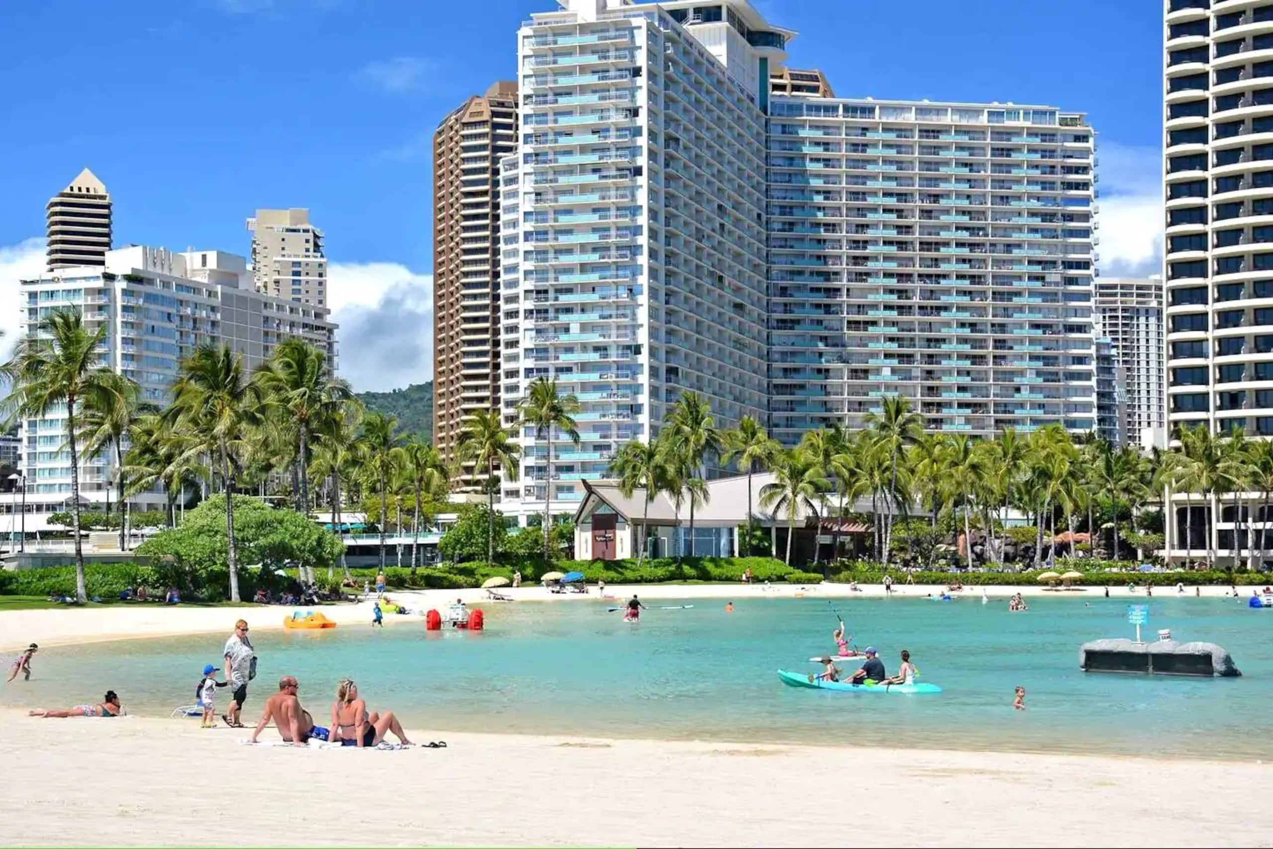 Condo in Honolulu · ★4.72 · 1 bedroom · 2 beds · 1 private bath - Image 31