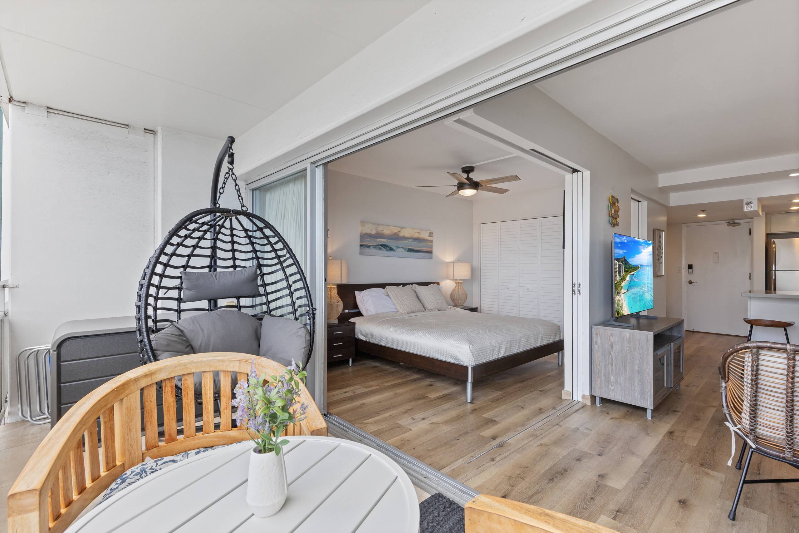 Condo in Honolulu · ★4.72 · 1 bedroom · 2 beds · 1 private bath - Image 10