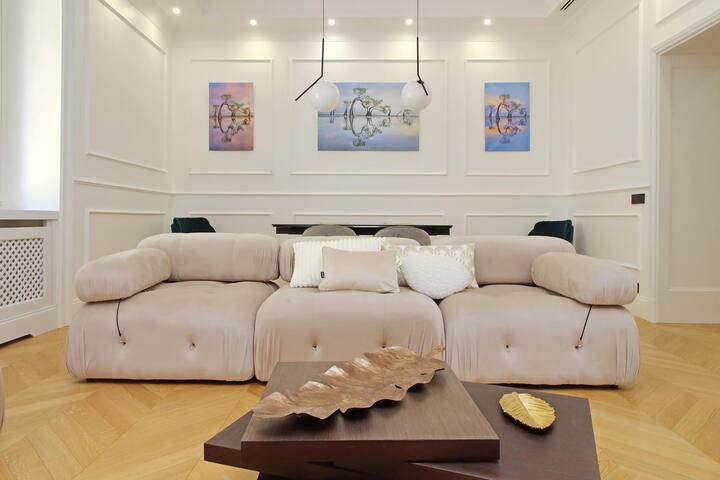 Elegant Cesare Balbo Apt near Santa Maria Maggiore