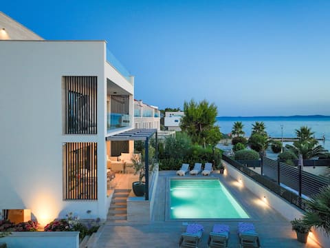 Villa Moolich sunset with Jacuzzi ,sauna & gym