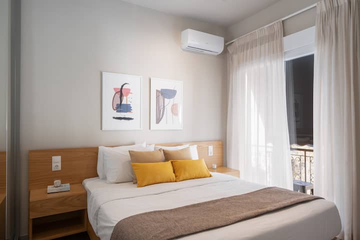 Пухкавите възглавници и висококачественият матрак осигуряват страхотен нощен сън.