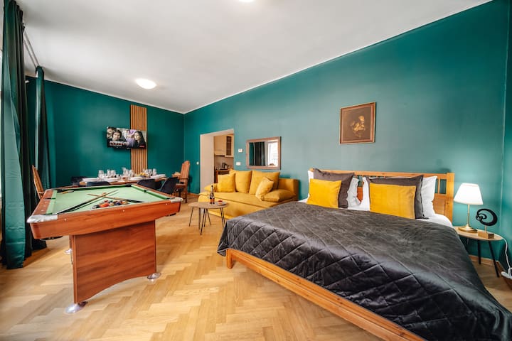 Billiard Penthouse Haven in the Heart of Prague XL