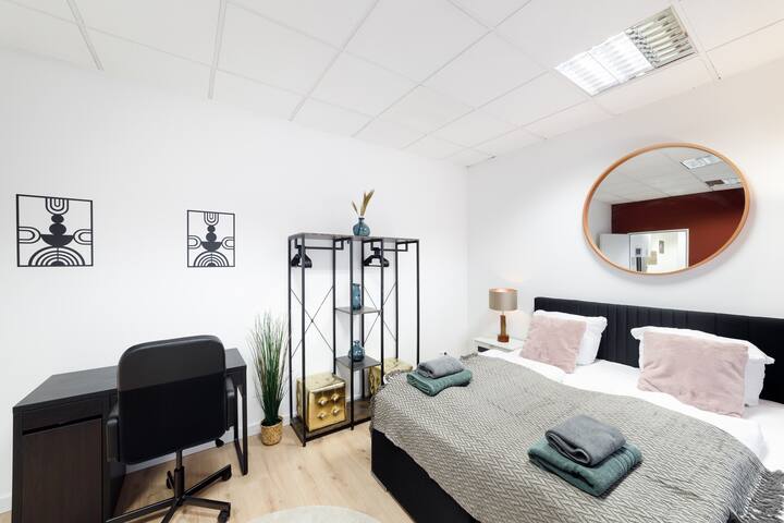 Brand New 5Rooms Boutique Flat City Center 11 Pers gallery image 3