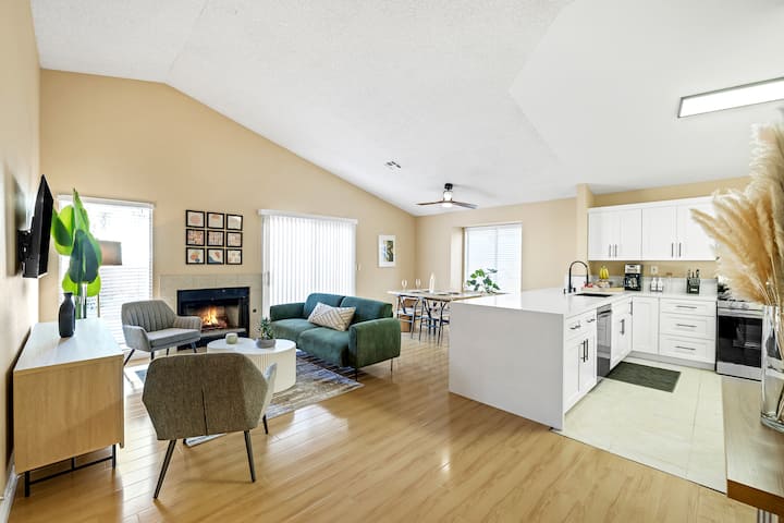 Charming 3bd Getaway Near Dt Summerlin Las Vegas - Las Vegas, NV