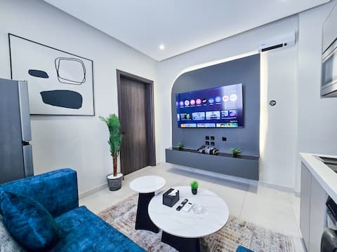 A207 Comfortable bedroom and stunning living room