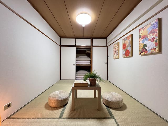 新宿站步行800米，地铁站300米，三室一厅日式榻榻米房间，歌舞伎町2分钟，热闹繁华地段