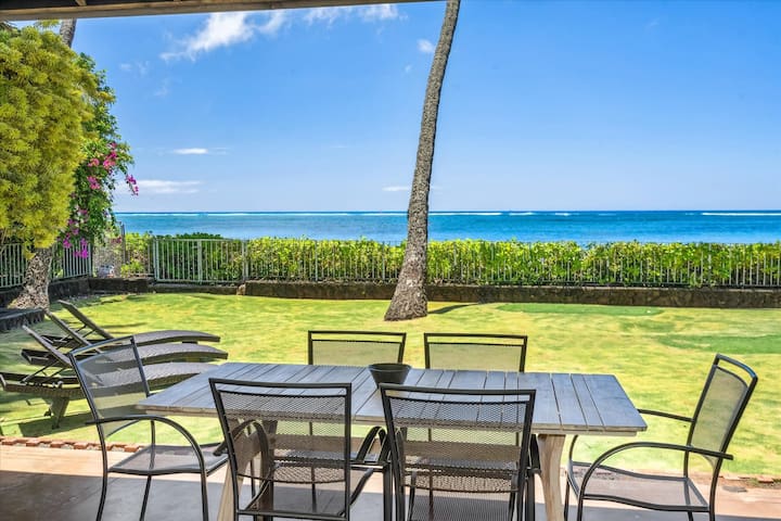 Ten minutes to Waikiki – Private Beachfront Home