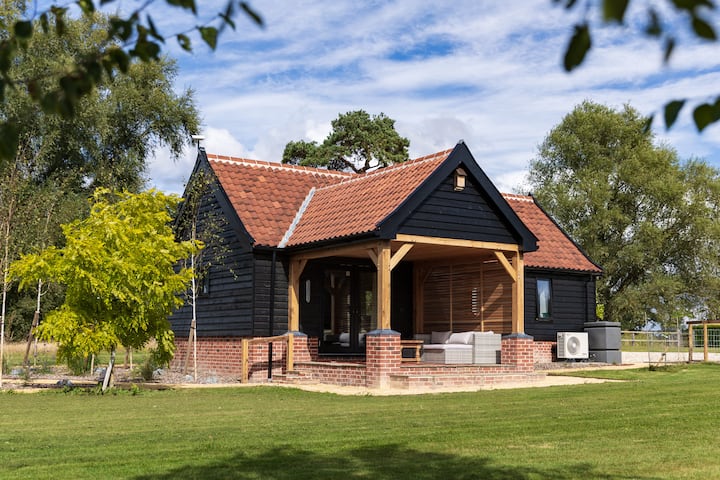 Stylish Open Plan Space; Quiet Nights & Dark Skies - Norfolk