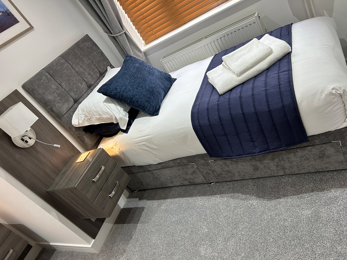 Fully Refurbished Quiet Location