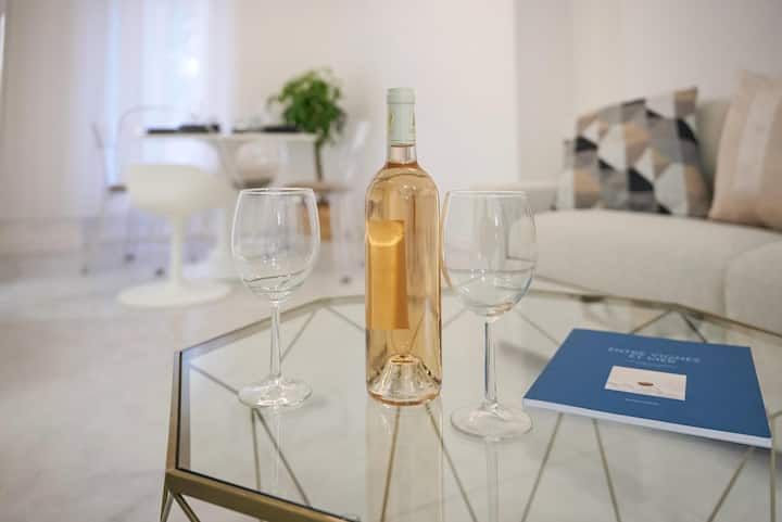 Დაისვენეთ ჭიქა ღვინით 