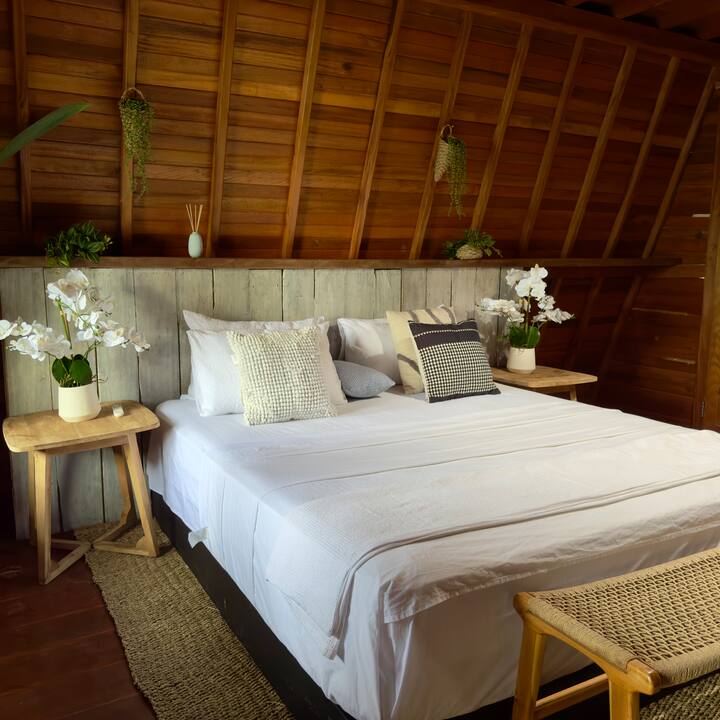 Kitanda cha malkia cha kiwango cha chini