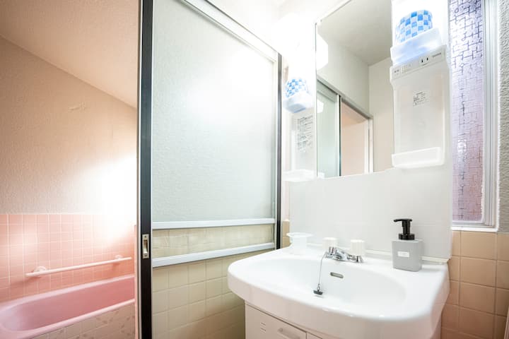 SALONIAのドライヤーやストレートアイロンもご用意しております。