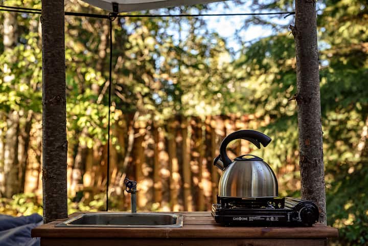 Glamp Chardonnay| Hottub| Theatre| Outdoor Shower - Parc national de Banff