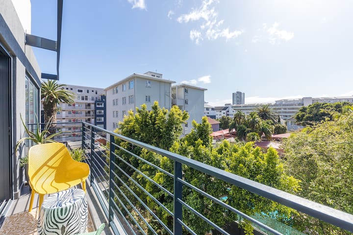 Sea Point Artistic Hideaway: Rooftop Pool | Gym gallery image 3