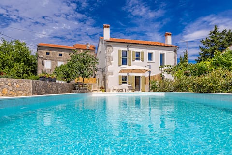 Top performing Airbnb: Holiday house Rural Home Frane in Kornić