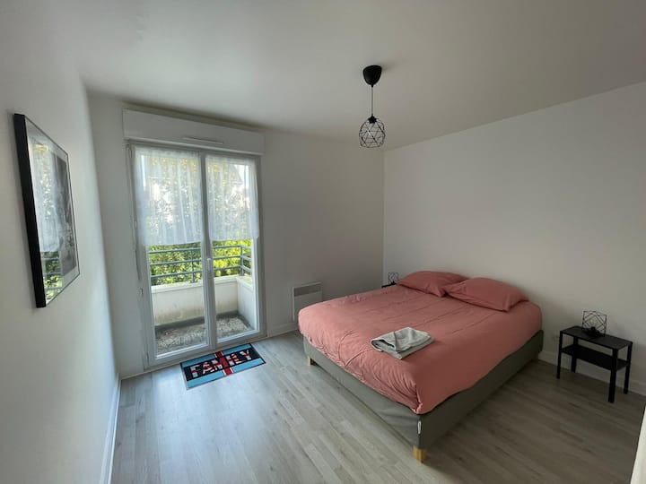 Spálňa 2 s pohodlnou manželskou posteľou, ideálna na relaxáciu a príjemný pobyt