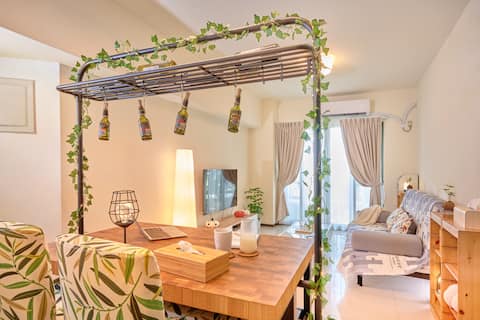 Pier2 Art District | 3 bedrooms, 2 bathrooms | Sleeps 8 | Free parking | 2 minutes to the light rail