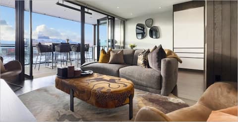 Popular Airbnb listing: 1BR Waterfront Escape | Spacious, Peaceful, Secure in Auckland City Centre