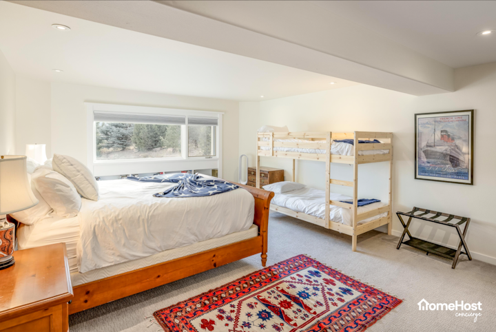Guest bedroom: king bed + twin bunk beds (Basement level)