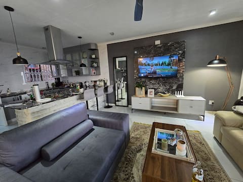 180° View on The Kloof - Entire House