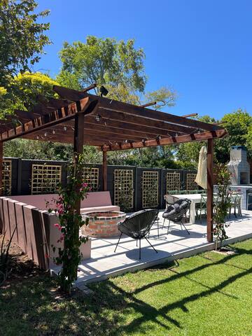 Beautiful 5 bedroom family home in ConstantiaUpper gallery image 3