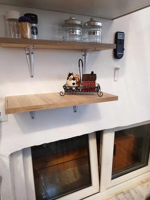 Popular Airbnb listing: Tiny room with magic balcony view in δήμος νεάπολης συκεών