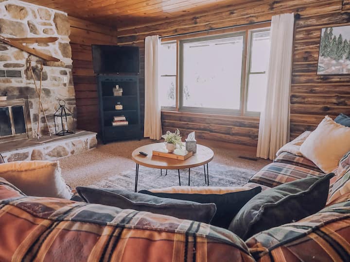 Peaceful Creekside Cabin W/ Mtn Views & Fire Pit - Emmitsburg, MD