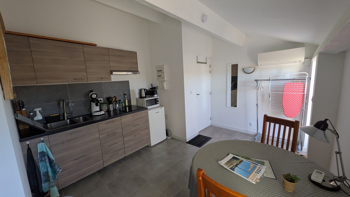 Airbnb performant: Lovely studio with balcony à Uzès