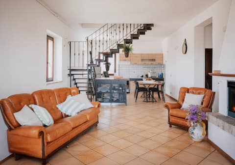 Airbnb con migliori performance: Farmhouse with garden and pool for exclusive use of wifi a Macerata
