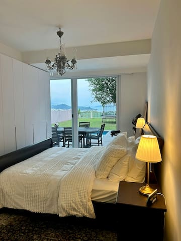 Glamorous staycation home with stunning views gallery image 4