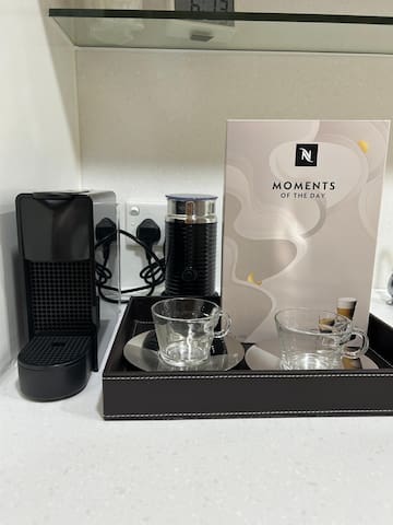 Glamorous staycation home with stunning views gallery image 5