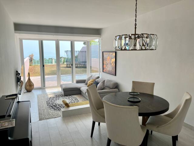 Glamorous staycation home with stunning views gallery image 3