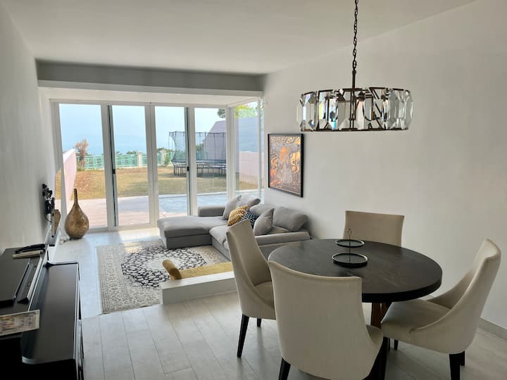 Glamorous Staycation Home With Stunning Views - Discovery Bay