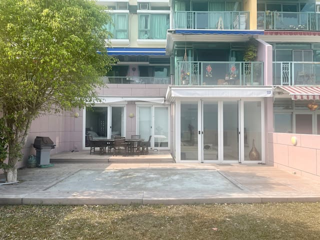 Glamorous staycation home with stunning views gallery image 2