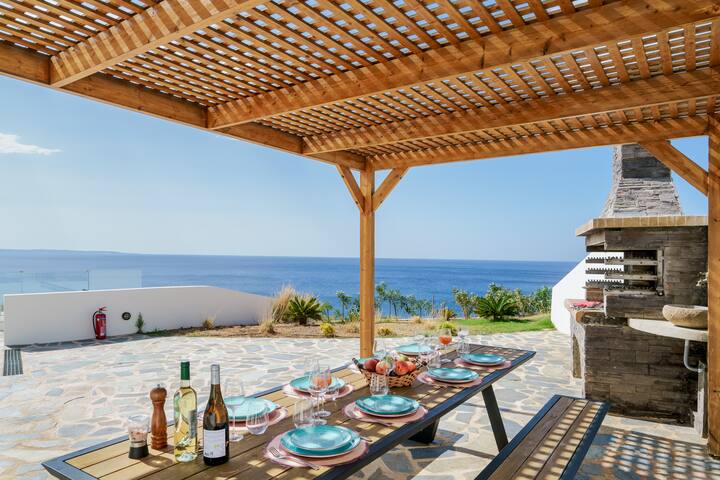 Beachfront Luxury Villa: Heated Pools, Gym & BBQ gallery image 3