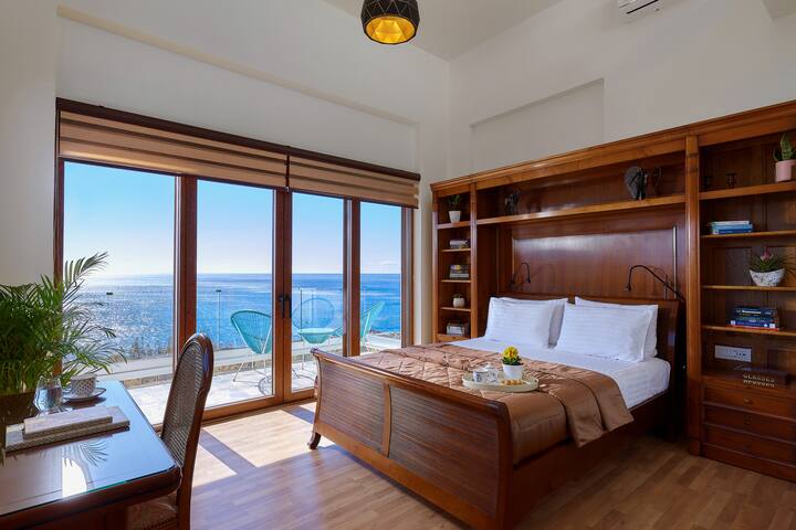 Beachfront Luxury Villa: Heated Pools, Gym & BBQ gallery image 5