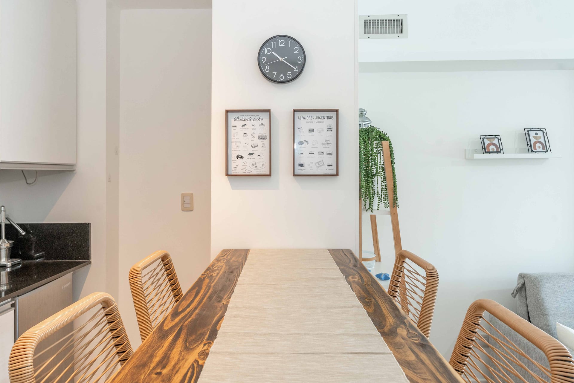Apartment with balcony, gym, and pool on Paseo Colon Pax 4