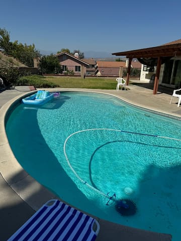 宁静的半山泳池别墅，靠近迪斯尼乐园和环球影城