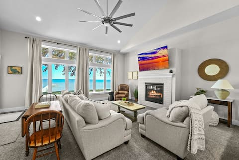 Lakefront Houghton Lake Home w/ Dock & Fire Pit