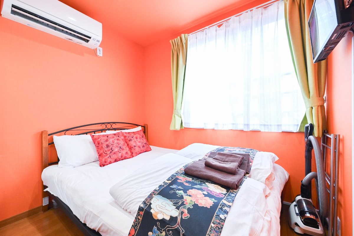 الغرفة ④
هذه وحدة من ثلاثة طوابق.