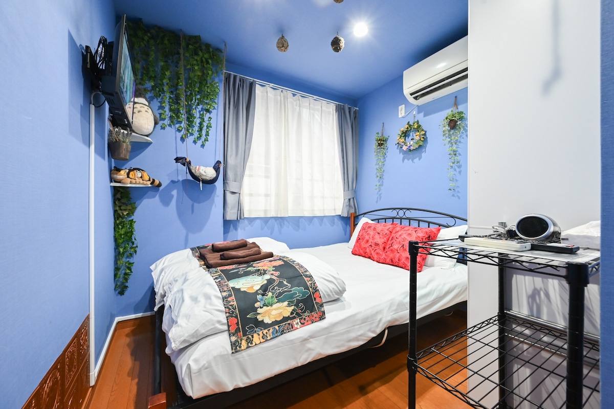 غرفة ①
هذه وحدة في الطابق العلوي.