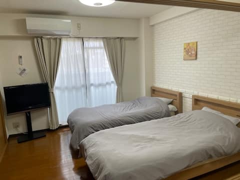 (No smoking) Entire room rental with free parking, free optical internet 302