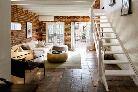 Top performing Airbnb: Orange Avenue. Tranquil Cottage with Parking in Perth