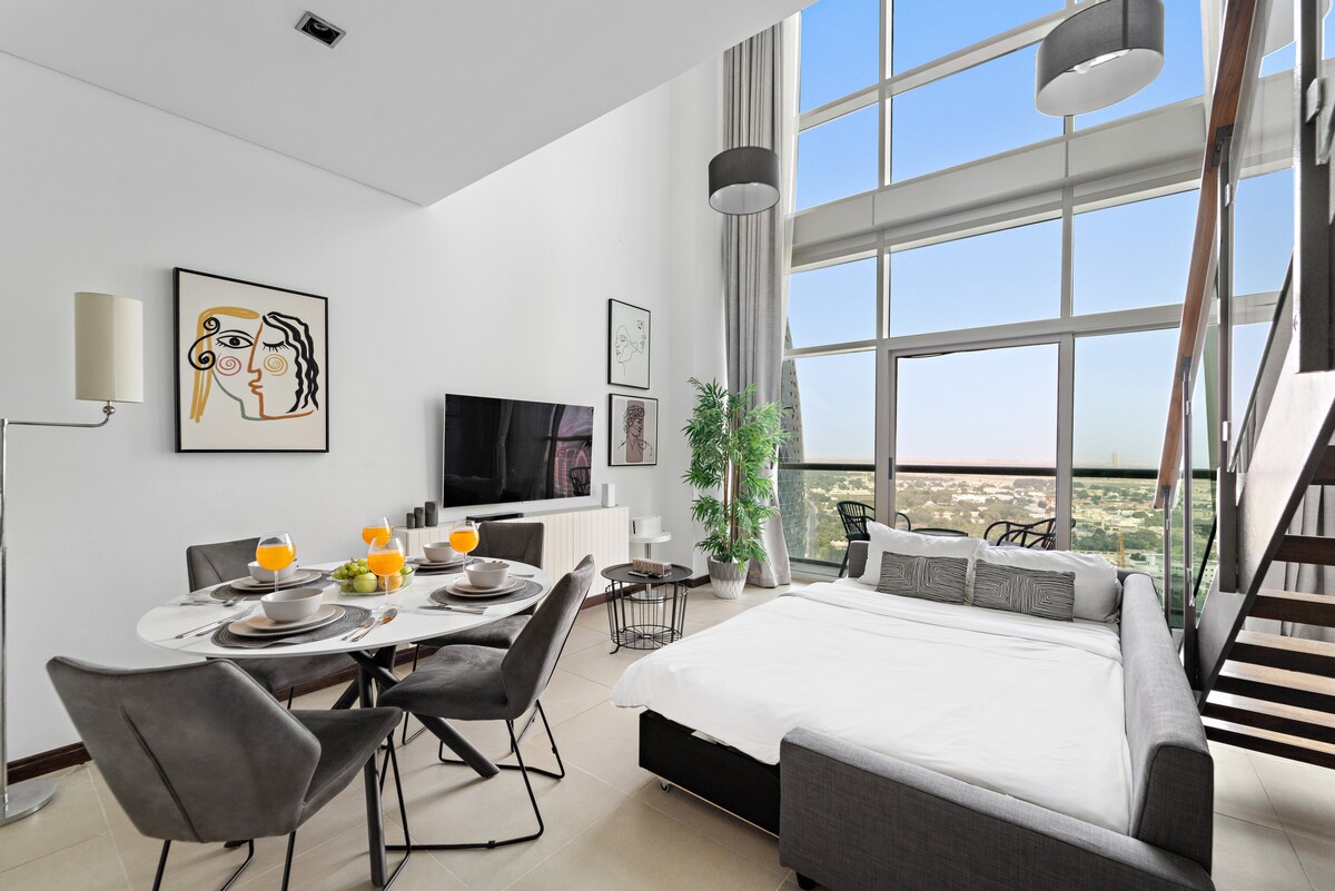 Top Airbnb: FIRST CLASS | 1BR | Sophisticated Duplex Living in Trade Center Second